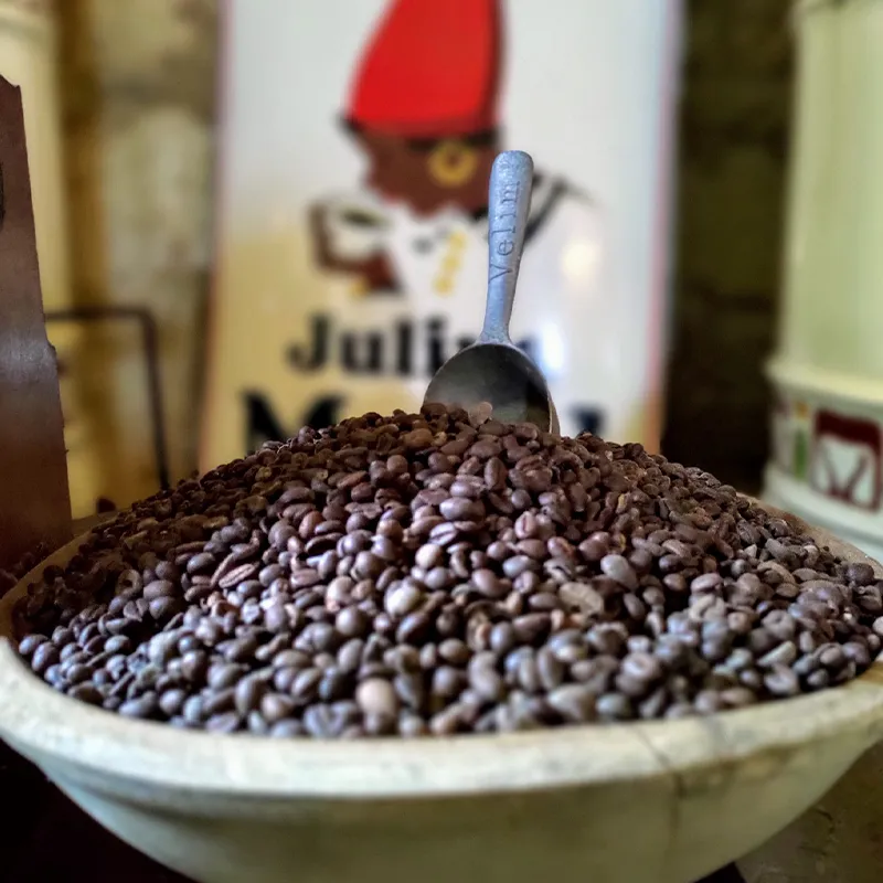 Тъмно изпечени кафе зърна - вкусове, практики, начини на приготвяне